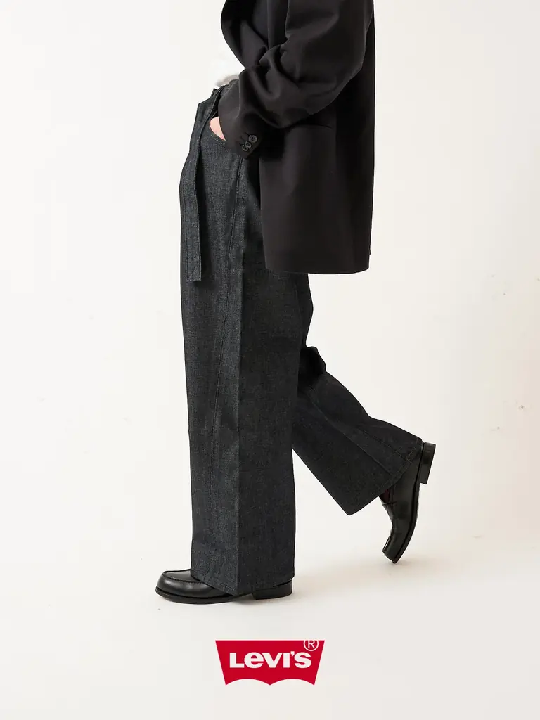 【Levi’s® for ÉDIFICE 】別注TWISTED BELTED リジッドデニムを発売。現代的な感性と洗練を加えた佇まいのデニム。 画像 1