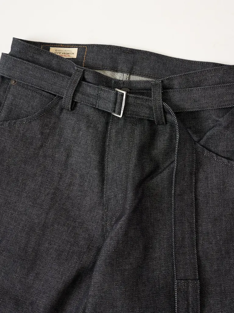 【Levi’s® for ÉDIFICE 】別注TWISTED BELTED リジッドデニムを発売。現代的な感性と洗練を加えた佇まいのデニム。 画像 2