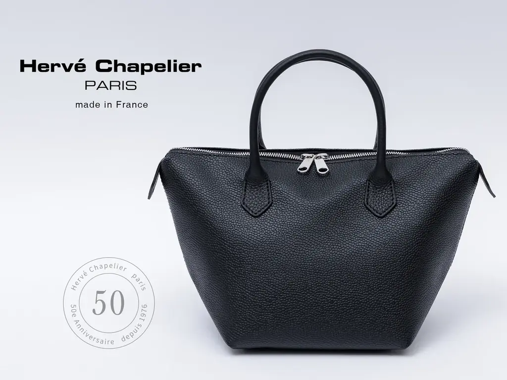 【Hervé Chapelier（エルベシャプリエ）】ブランド創業50周年。究極のエレガンスを具現化した、珠玉のモデル「2795GLO」を発売。 画像 1