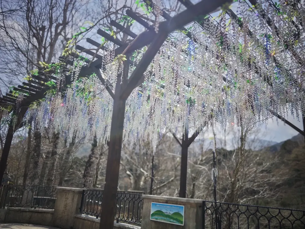 箱根ガラスの森美術館、開館30周年を祝うゴールデンウィーク。イタリアから初来日の匠による「ビザンチンモザイク・アクセサリー」実演販売や、親子で楽しめる「作品鑑賞ガイド」を期間限定で実施！ 画像 6