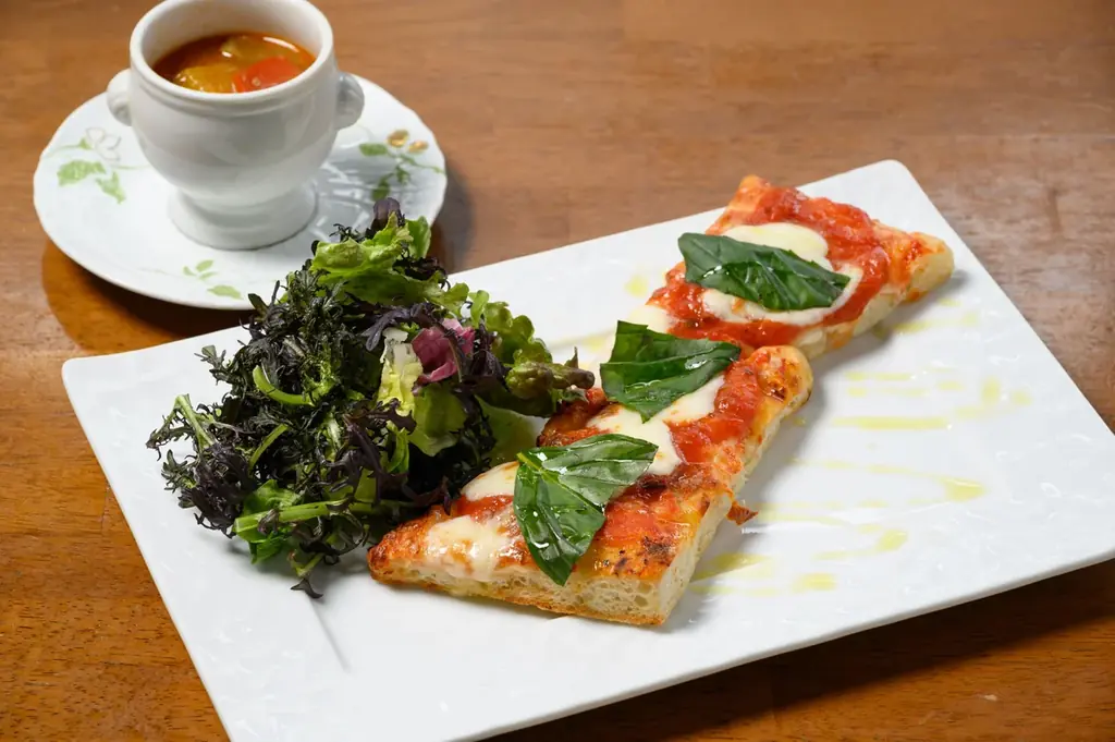 箱根ガラスの森美術館、開館30周年を祝うゴールデンウィーク。イタリアから初来日の匠による「ビザンチンモザイク・アクセサリー」実演販売や、親子で楽しめる「作品鑑賞ガイド」を期間限定で実施！ 画像 8