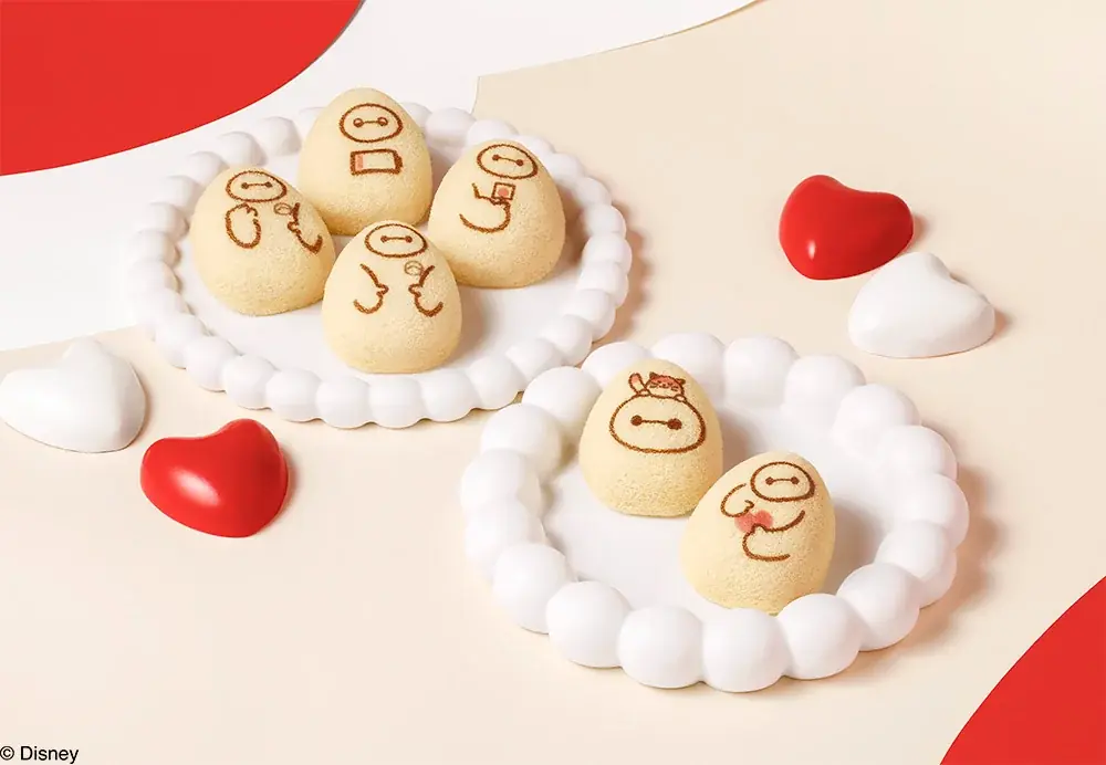 【東京ばな奈】「ベイマックス」のふかふかアップルケーキが新パッケージになって再び登場！つぶらな瞳に癒やされる新作グッズも 画像 2