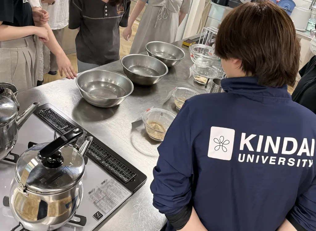 ≪新商品≫日本初のおだしのテーマパーク「京都離宮」×近畿大学 共同開発 第2弾“美味しさと栄養”を極めた、新しいおだし習慣「野菜だし茶漬け」ついに誕生｜2026年4月8日より発売開始。 画像 2