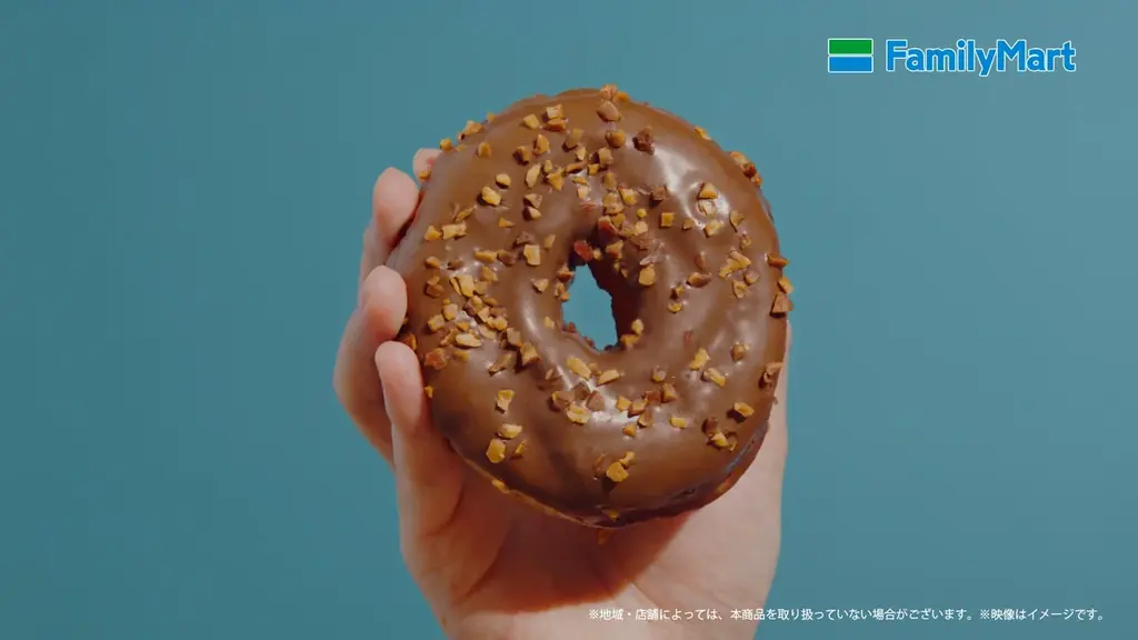 吉田鋼太郎さんがパンになりきってアテレコ！？八木莉可子さんはその食感に思わず「も～っちりうま！」 新TVCM「超も～っちりパン」篇 4月7日（火）から放映開始 画像 2