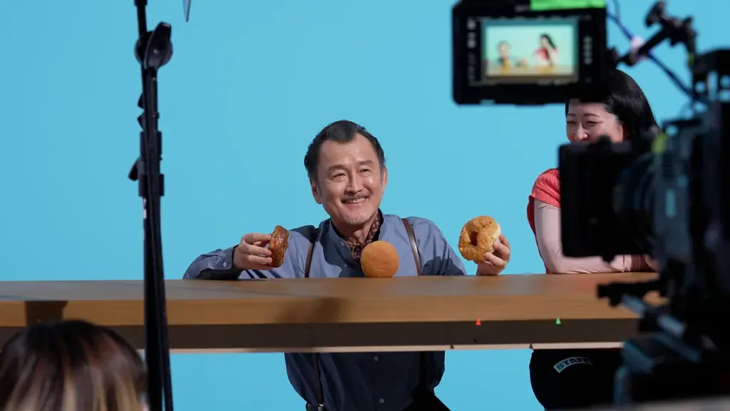 吉田鋼太郎さんがパンになりきってアテレコ！？八木莉可子さんはその食感に思わず「も～っちりうま！」 新TVCM「超も～っちりパン」篇 4月7日（火）から放映開始 画像 9