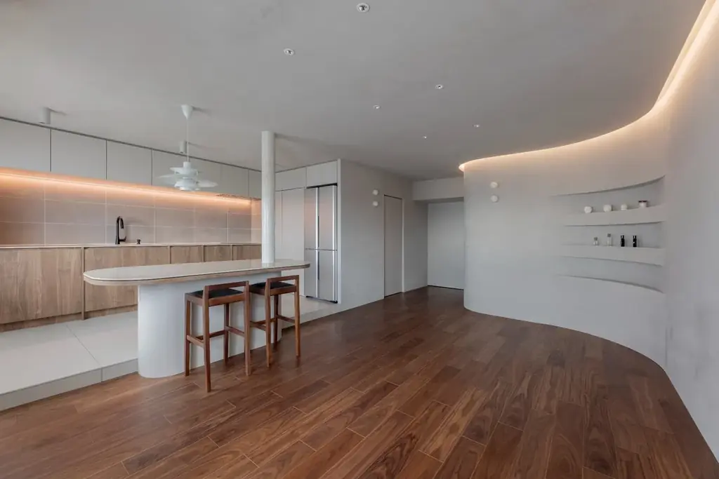 「自分たちの理想の空間で暮らしたい」から始まった物件探し。壁付けキッチンで叶えた開放感と、動かせない配管をデザインに変えた、マンションリノベ完成見学会を名古屋市昭和区で開催 画像 3