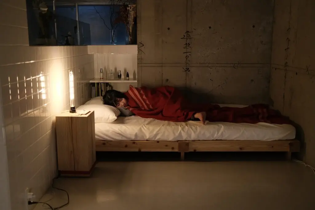 「旅する家具｜KNOTTER（ナラー）」、ベッドフレームとサイドテーブルを販売開始 画像 10