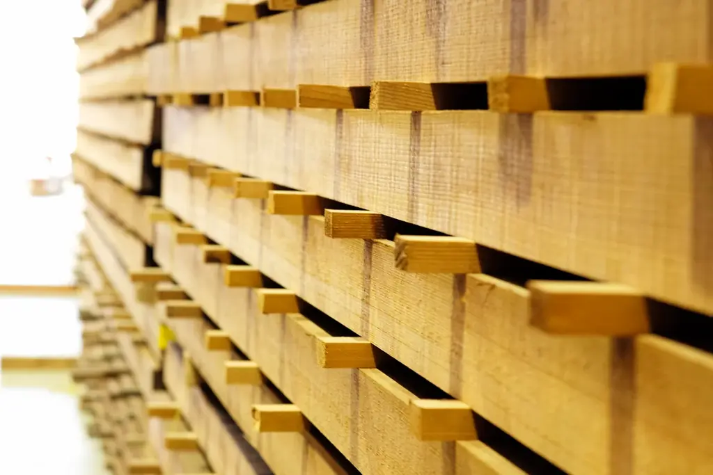 「旅する家具｜KNOTTER（ナラー）」、ベッドフレームとサイドテーブルを販売開始 画像 4