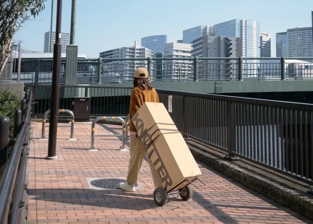 「旅する家具｜KNOTTER（ナラー）」、ベッドフレームとサイドテーブルを販売開始 画像 5