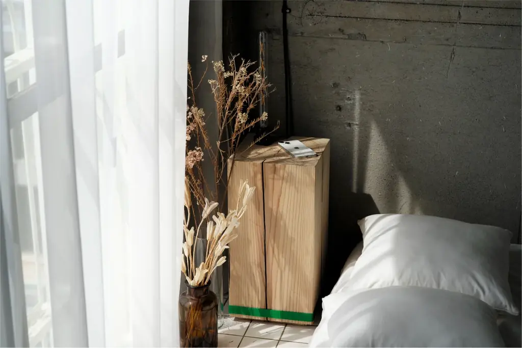 「旅する家具｜KNOTTER（ナラー）」、ベッドフレームとサイドテーブルを販売開始 画像 9