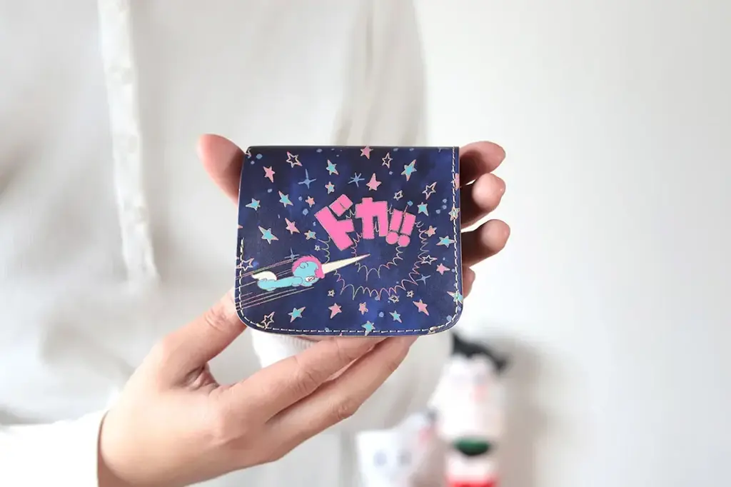 手塚治虫『ユニコ』50周年記念。レトロポップな本革ミニ財布、初回100個限定ロゴモデル発売。 画像 5