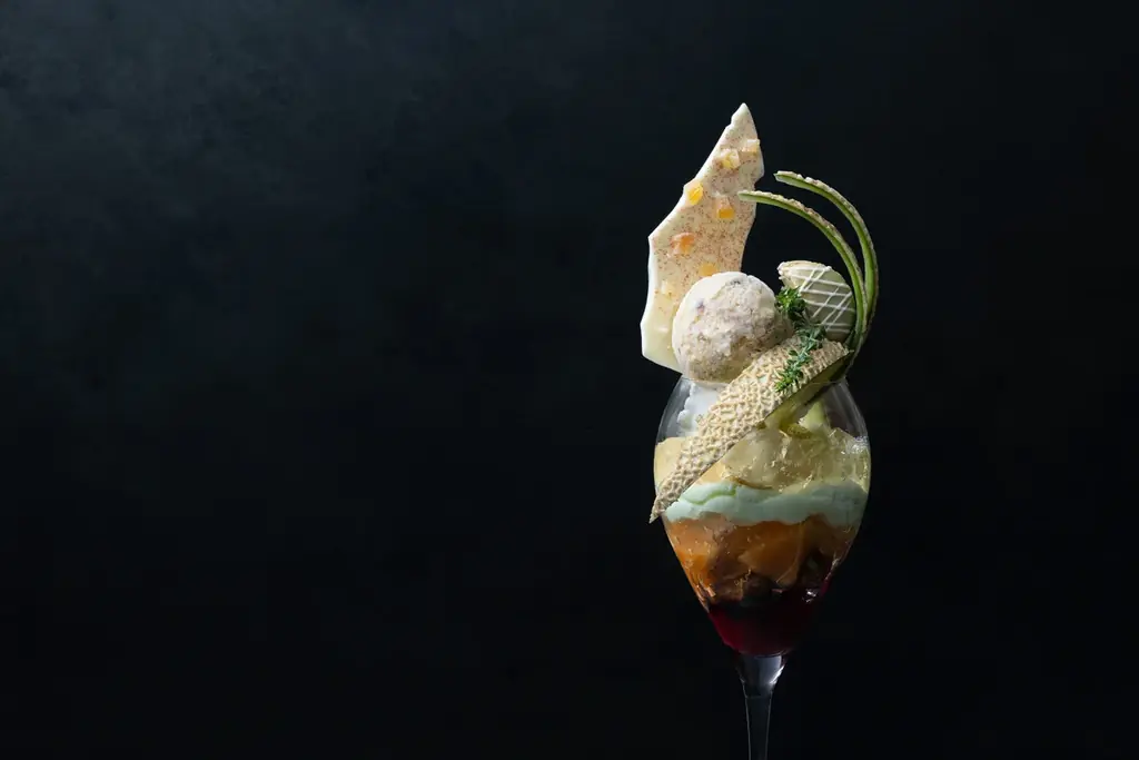 爽やかに春を感じるパフェ「果房 メロンとロマン」からパフェ２種登場 画像 3