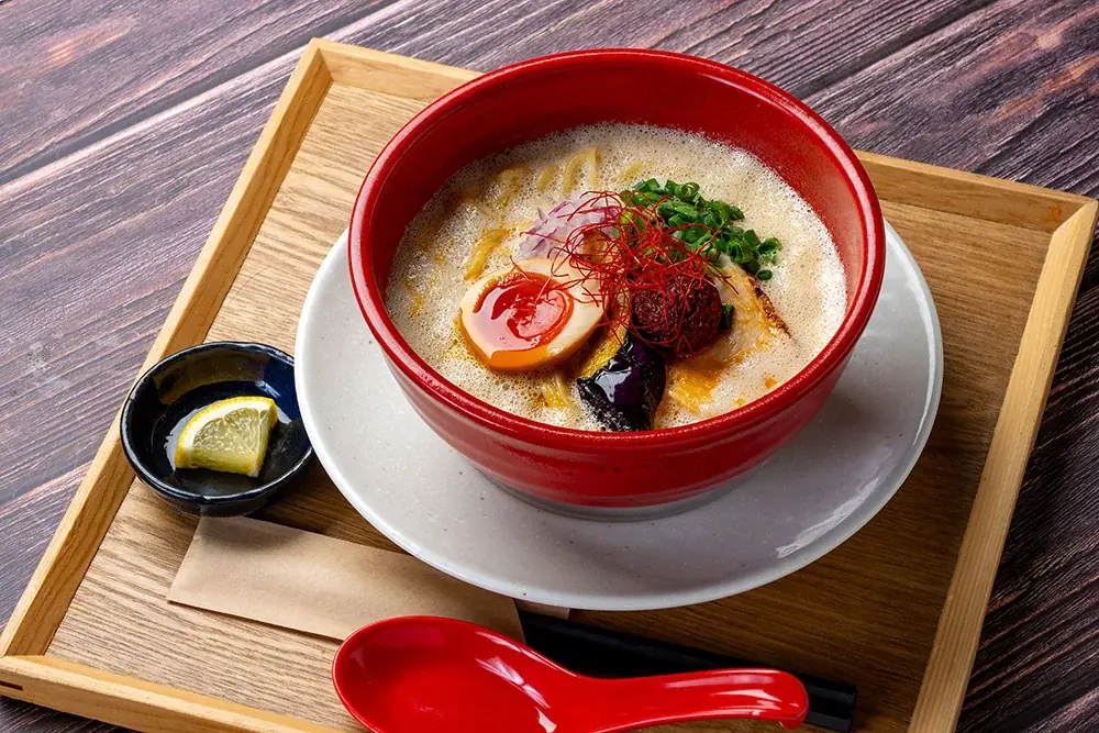昼は「鶏白湯ラーメン」、夜は「焼手羽」イーストンが提案する二毛作スタイルの新しい食文化鶏白湯ラーメン『白鶏舎』　焼手羽専門店『トリノイロ』4月9日（木）11:00 笹塚にオープン！ 画像 6