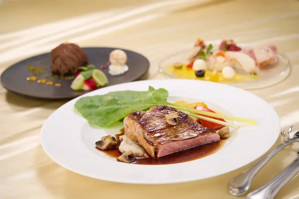 『ユニバーサル・クールジャパン ２０２６』原作者 青山剛昌氏、『名探偵コナン・ワールド』にサプライズ来場！ファン感激！“超リアル”なコナンの世界で、進化した推理体験を満喫 画像 11