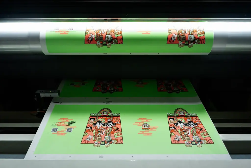 人気イラストレーターとのフレキソ印刷コラボショッパー第６弾！　　　【 ギブミ～！トモタカ × SUPERBAG 】 画像 4