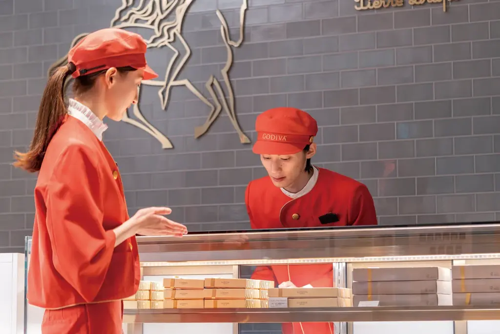 ゴディバ新制服導入