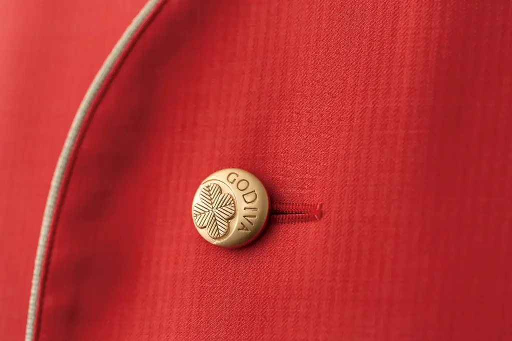 ゴディバの創業100周年の節目に、感謝を込めて　ユニフォームを12年ぶりに全面リニューアル 画像 4