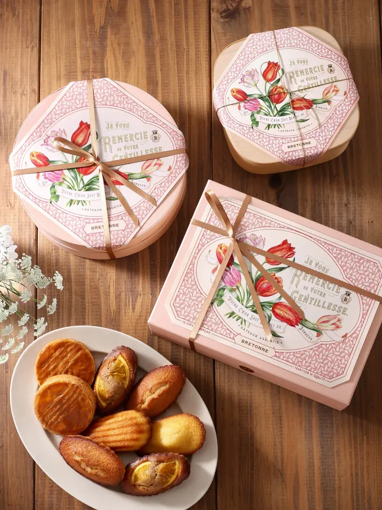【焼き菓子専門店〈ビスキュイテリエ ブルトンヌ〉】の母の日ギフト。チューリップモチーフが華やかなギフトや、フルーティなケーク、焼き菓子などを販売します 画像 5