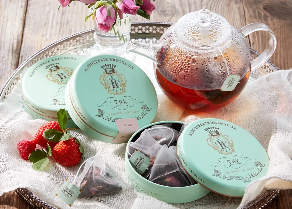 【焼き菓子専門店〈ビスキュイテリエ ブルトンヌ〉】の母の日ギフト。チューリップモチーフが華やかなギフトや、フルーティなケーク、焼き菓子などを販売します 画像 6