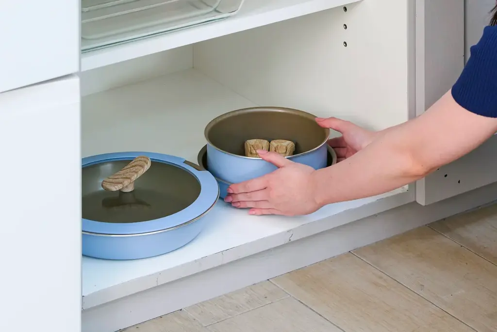 こびりつきにくいから料理初心者も使いやすいツルすべフライパン「evercook fit（エバークック　フィット）」に人気のカラースモーキーブルーの新セット・新サイズが登場 画像 2