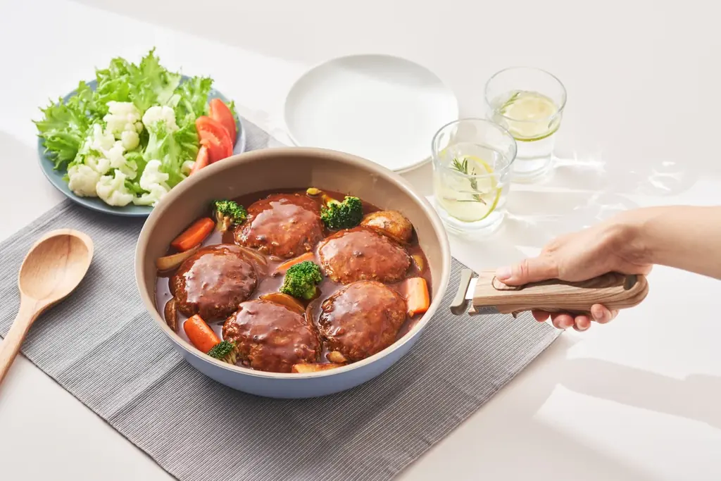 こびりつきにくいから料理初心者も使いやすいツルすべフライパン「evercook fit（エバークック　フィット）」に人気のカラースモーキーブルーの新セット・新サイズが登場 画像 4