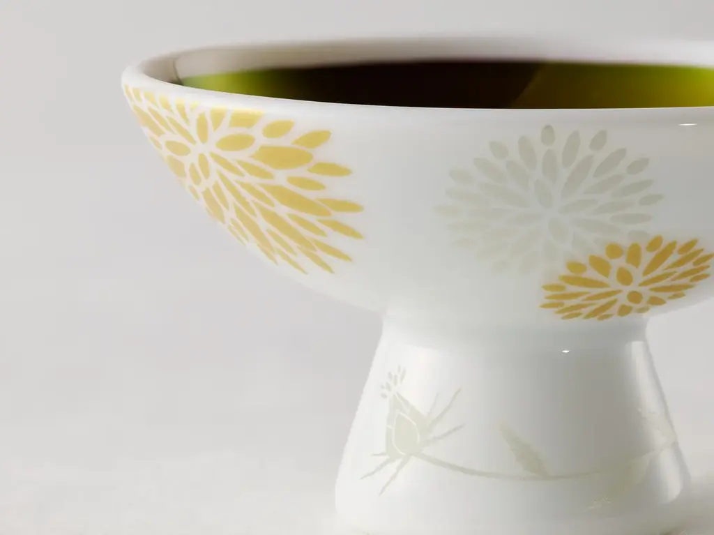 夏の訪れを告げる「紅花」をモチーフにしたお猪口型コスメ「小町紅 咲季」を2026年6月5日に発売 画像 4