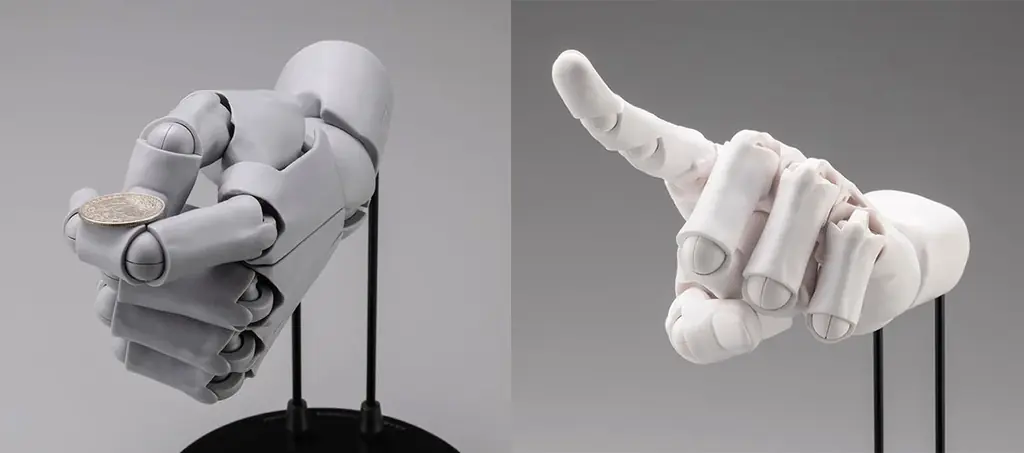 『ARTIST SUPPORT ITEM ハンドモデルMEN’S』から、遂に左手が登場。あみあみにて予約受付中。 画像 2