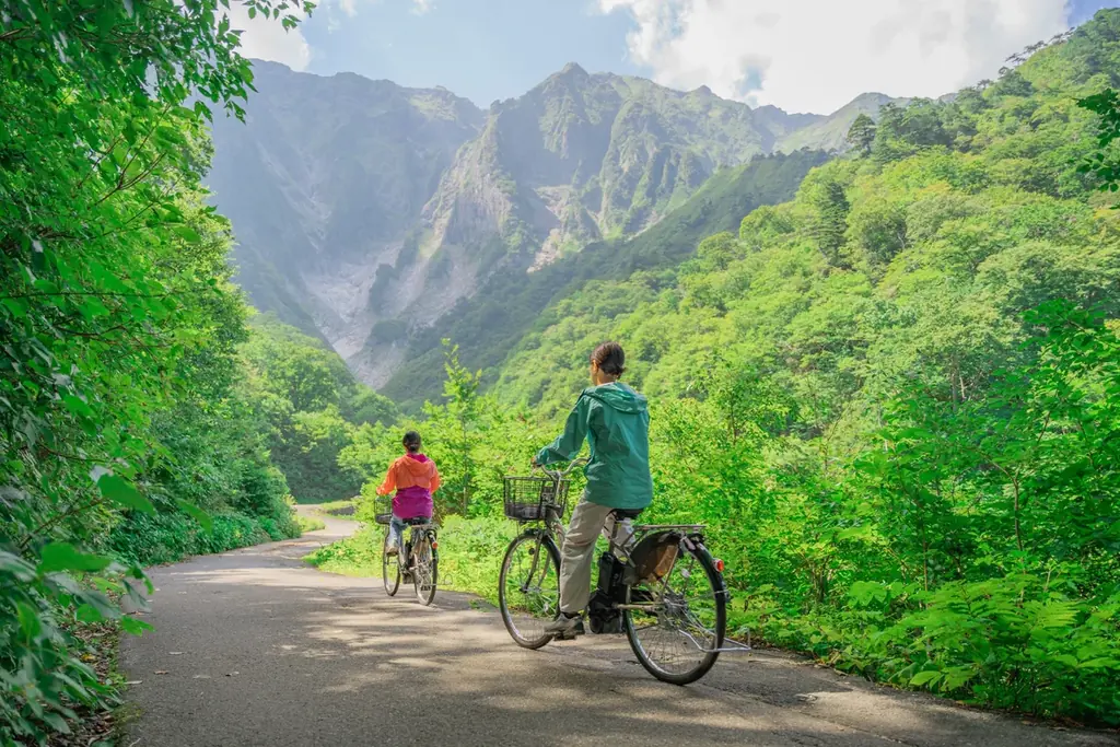 【谷川岳ヨッホ】真夏でも水温10℃前後。日本三大岩壁「一ノ倉沢」の絶景と雪解け水で納涼体験「ひんやり天然足水」初開催 画像 2