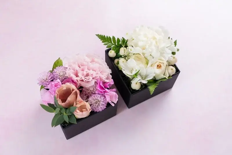 母の日に“特別なひととき”を贈る、HUGEst.の限定ギフトが今年も登場！「選べるフラワーボックスとフォンダンショコラ3個セット」を4月10日より数量限定・期間限定で販売。 画像 4