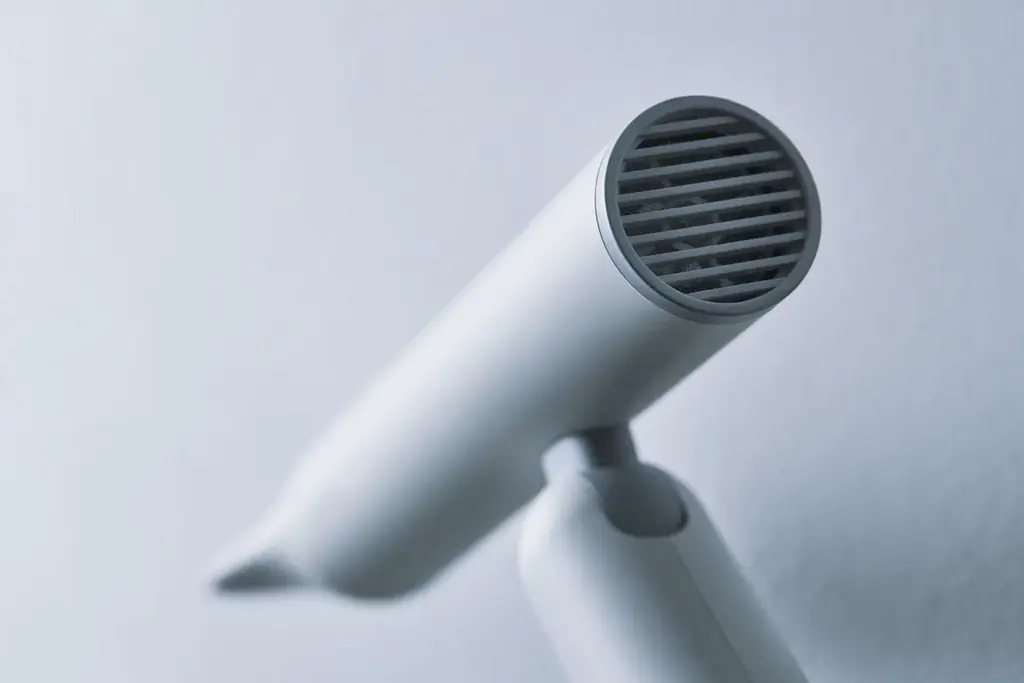 【速く、美しく、軽やかに。新しいヘアドライ体験へ】業界トップクラスの風速52m/s(※1)と、リンゴ1個分の軽さを両立「Re・De Hairdry+」を2026年4月17日(金)発売 画像 3