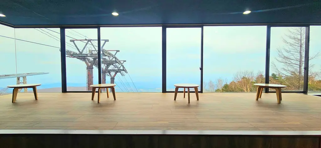 詩人・高村光太郎の妻 智恵子 が焦がれた “ほんとの空” の下、あだたら山ロープウェイ山頂駅に絶景読書ラウンジ【あ】の図書室　4月11日 始動 画像 2