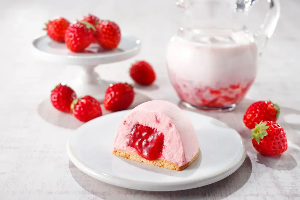 ＜ イチゴのつぶつぶ食感 ＞サクッと軽やか、ほどけるパイサンド。【イチゴショップ ｂｙ ＦＲＡＮÇＡＩＳ】より、 『イチゴパイサンド』を4月17日（金）より新発売！ 画像 4