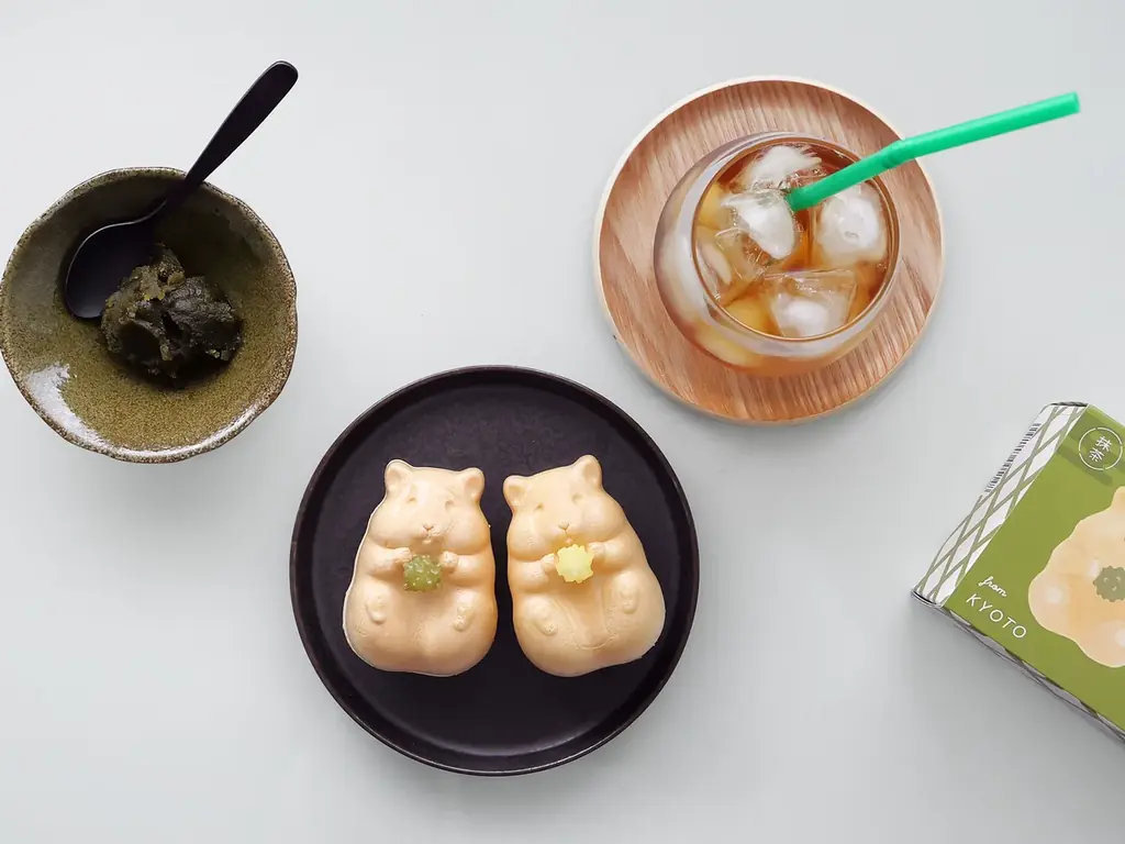 京都生まれの人気菓子「ハムスターモナカ」に、新緑の季節にぴったりの抹茶バージョンが登場。 画像 22