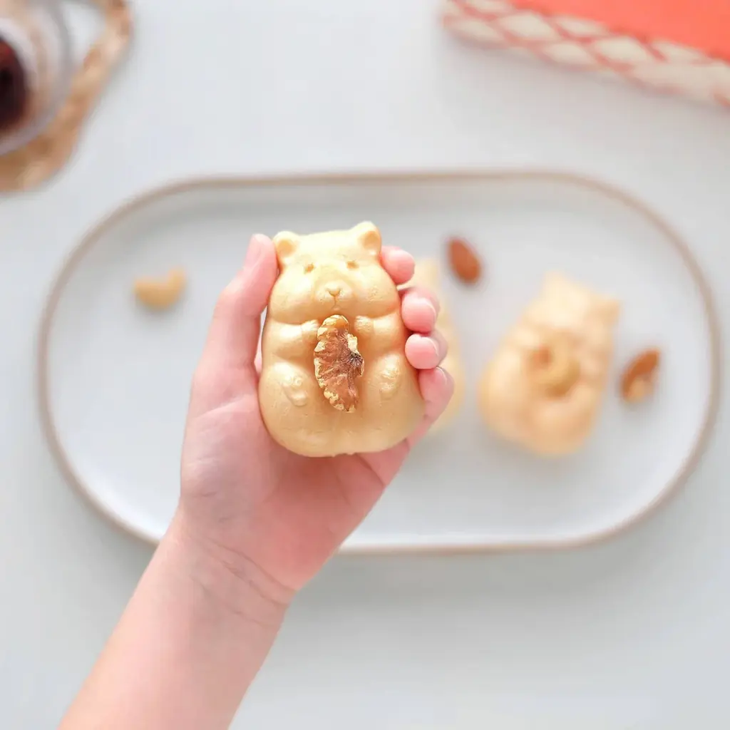 京都生まれの人気菓子「ハムスターモナカ」に、新緑の季節にぴったりの抹茶バージョンが登場。 画像 25