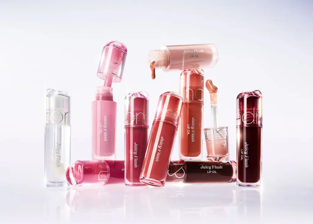 【イベントレポート】ILLIT WONHEEがrom&ndモデルとして初登壇！ロムアンド商事 アイドル課の“課長”としてオフィスルックで新作リップオイルをプレゼン！？ 画像 5