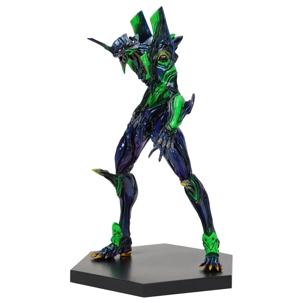 『ヱヴァンゲリヲン 新劇場版』に登場する、『エヴァンゲリオン初号機』が、造型作家 Yoshi.氏デザインのハイクオリティフィギュアとして、夜の街で戦闘するシーンをイメージした限定カラーで登場！ 画像 2