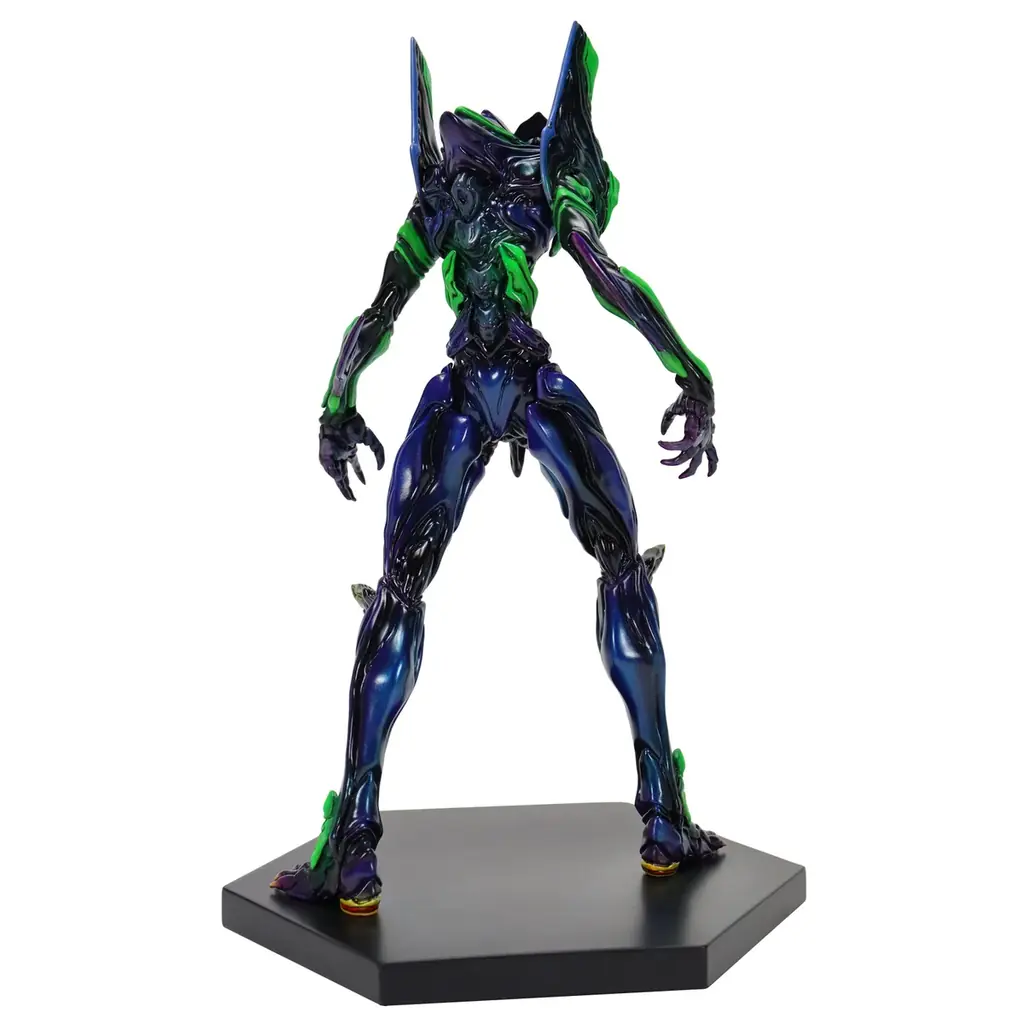 『ヱヴァンゲリヲン 新劇場版』に登場する、『エヴァンゲリオン初号機』が、造型作家 Yoshi.氏デザインのハイクオリティフィギュアとして、夜の街で戦闘するシーンをイメージした限定カラーで登場！ 画像 5