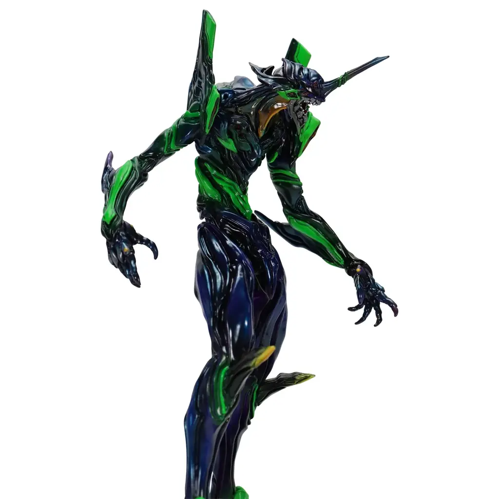 『ヱヴァンゲリヲン 新劇場版』に登場する、『エヴァンゲリオン初号機』が、造型作家 Yoshi.氏デザインのハイクオリティフィギュアとして、夜の街で戦闘するシーンをイメージした限定カラーで登場！ 画像 7