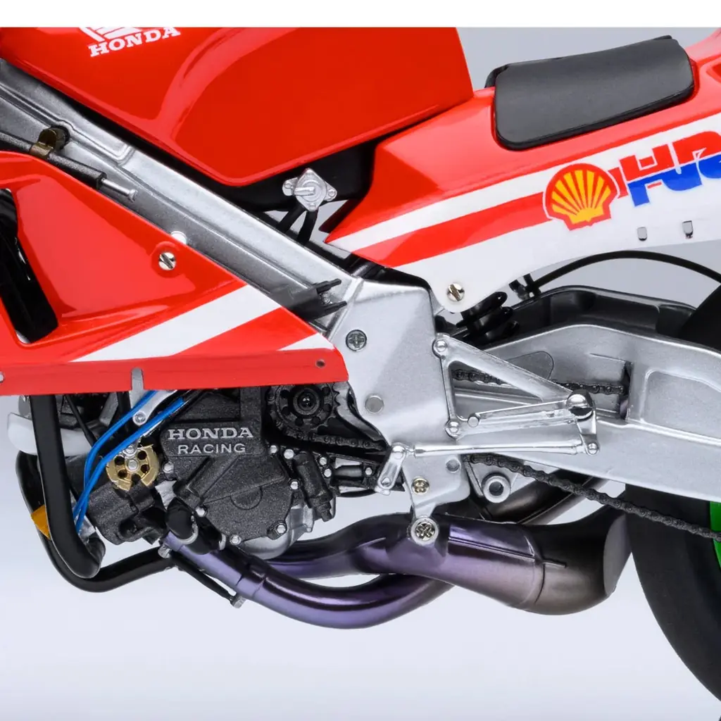『バリバリ伝説』の名マシンが立体化！オートアート「ホンダ　NSR500 巨摩 郡」”名古屋モーターサイクルショー2026”で展示‧販売！ 画像 13