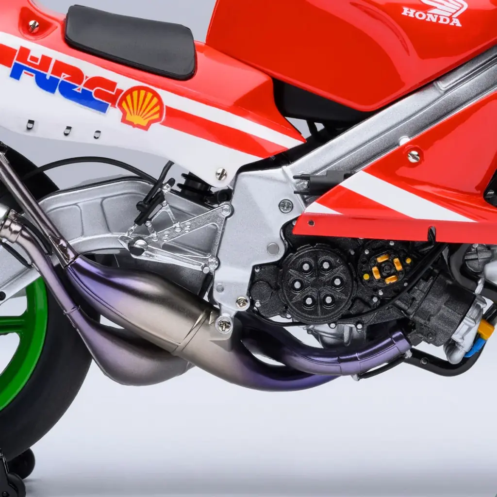 『バリバリ伝説』の名マシンが立体化！オートアート「ホンダ　NSR500 巨摩 郡」”名古屋モーターサイクルショー2026”で展示‧販売！ 画像 14