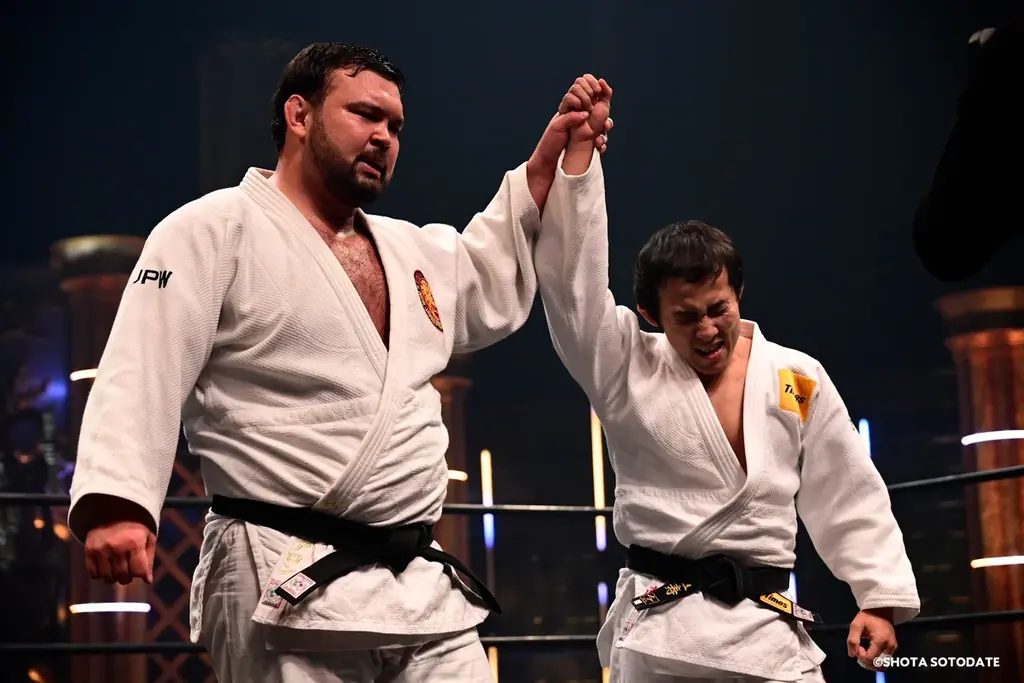 「ABEMA」開局10周年記念特別番組『30時間限界突破フェス』、グランドオープニングを20拠点で同時放送した初日に番組関連動画の総再生数が早くも3000万を突破！ 画像 1