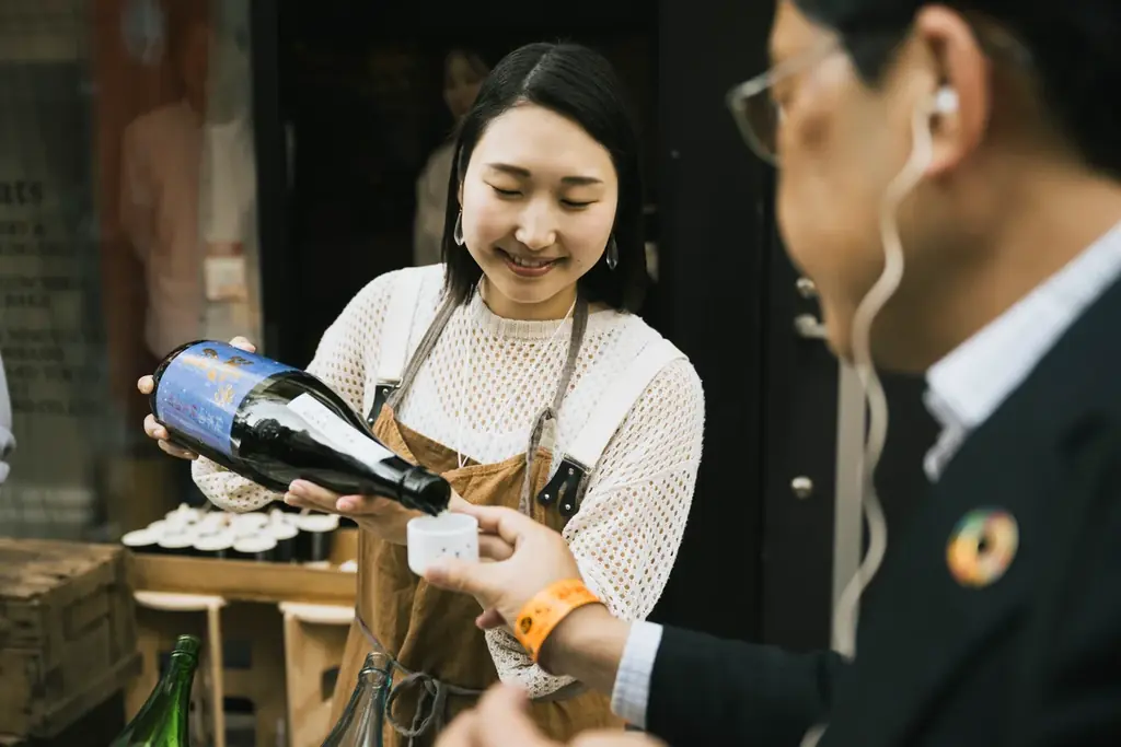 東京・日本橋エリアで、全国約50蔵の日本酒が味わえる“利き酒イベント”4月25日開催。ここ数年は約7,000名を動員し、今春で10回目の開催！フード販売、物販、イベント等が盛りだくさん。 画像 16