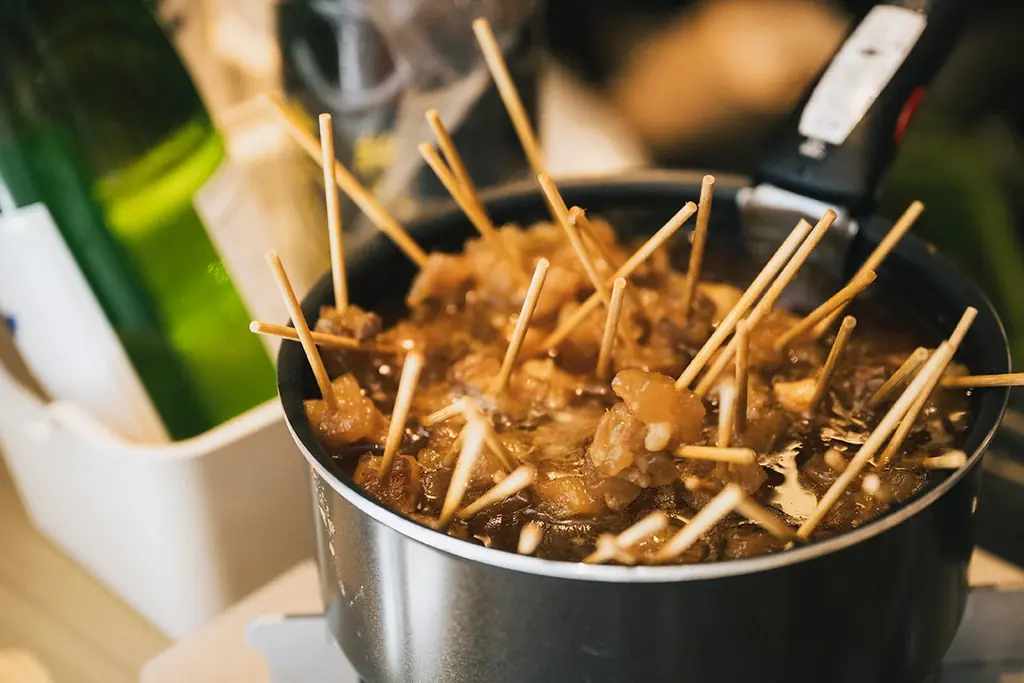 東京・日本橋エリアで、全国約50蔵の日本酒が味わえる“利き酒イベント”4月25日開催。ここ数年は約7,000名を動員し、今春で10回目の開催！フード販売、物販、イベント等が盛りだくさん。 画像 3