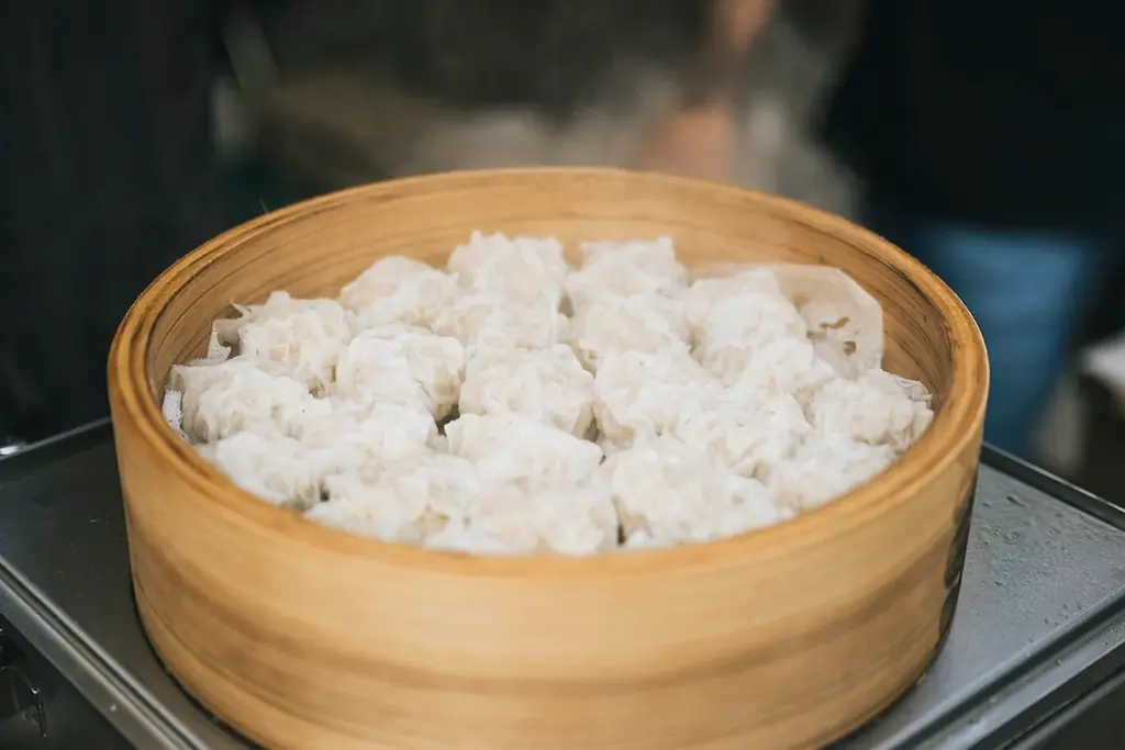 東京・日本橋エリアで、全国約50蔵の日本酒が味わえる“利き酒イベント”4月25日開催。ここ数年は約7,000名を動員し、今春で10回目の開催！フード販売、物販、イベント等が盛りだくさん。 画像 6