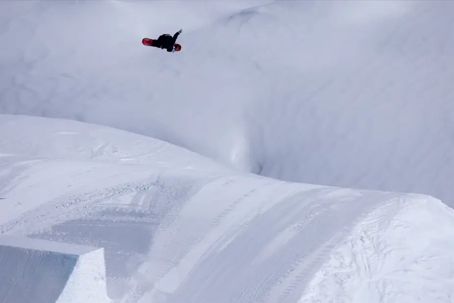 チームライダー深田茉莉・長谷川帝勝・小野光希の活躍を讃える特別なスノーボード　セレブレーション・スノーボード 4月14日（火）より限定販売 画像 3