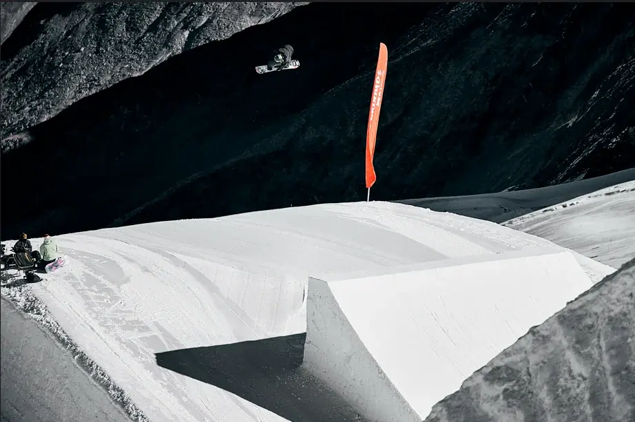 チームライダー深田茉莉・長谷川帝勝・小野光希の活躍を讃える特別なスノーボード　セレブレーション・スノーボード 4月14日（火）より限定販売 画像 4