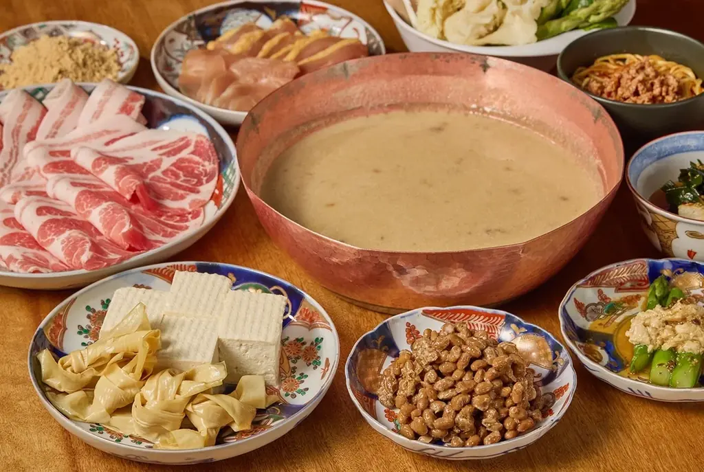 最高に美味しい“納豆しゃぶしゃぶ”こく旨納豆味噌スープとシンバイオティクス２０２６年４月１５日(水)　しゃぶしゃぶKINTAN代官山本店で販売開始 画像 4