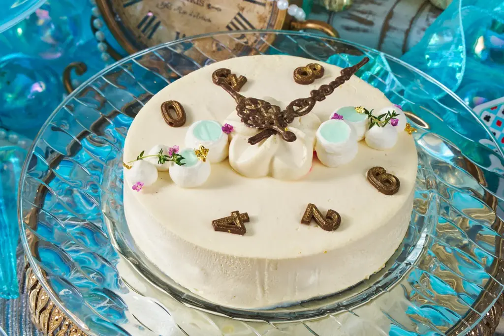 【ダブルツリーbyヒルトン沖縄北谷リゾート】ランチ＆スイーツビュッフェ『アリスと不思議なブルーオーシャン～海底時計が刻むもうひとつの物語～』 画像 2