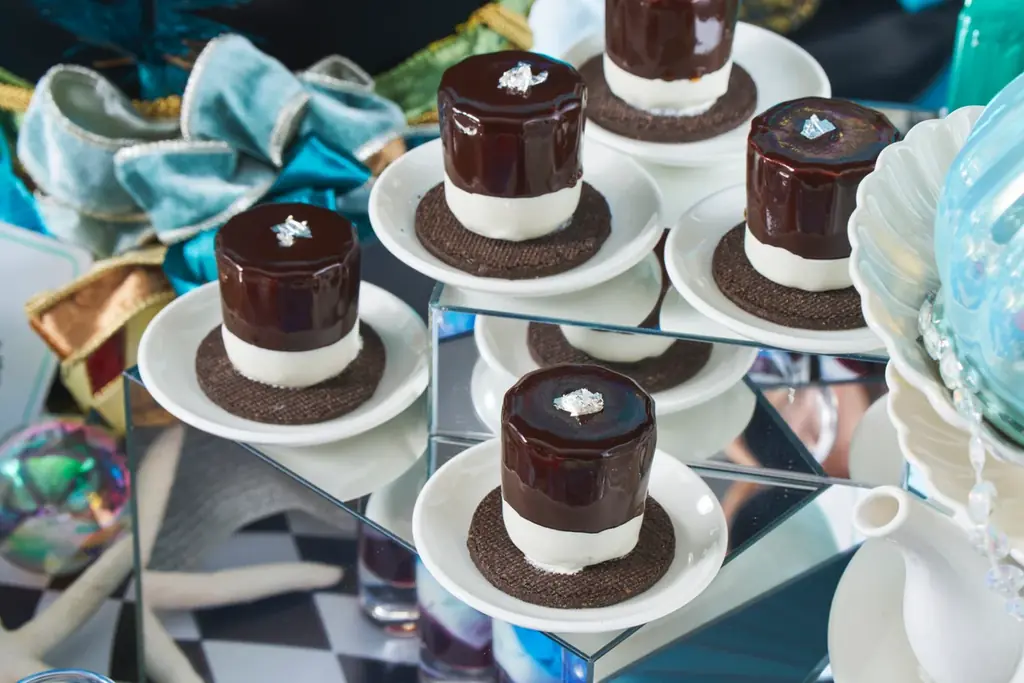 【ダブルツリーbyヒルトン沖縄北谷リゾート】ランチ＆スイーツビュッフェ『アリスと不思議なブルーオーシャン～海底時計が刻むもうひとつの物語～』 画像 6