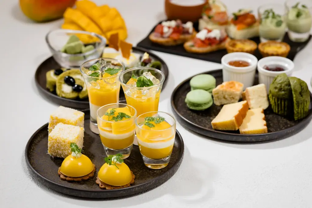 名駅徒歩5分、地上80mの絶景レストランで楽しむ初夏のご褒美！　　とろける宮崎県産マンゴー×抹茶の贅沢アフタヌーンティー 画像 2